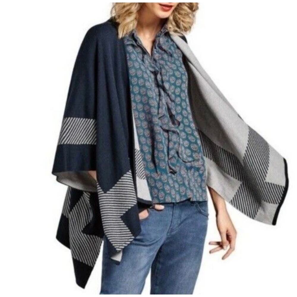 CAbi Women’s Size XS/S Blue & Gray Reversible Wrap Poncho Cape Sweater